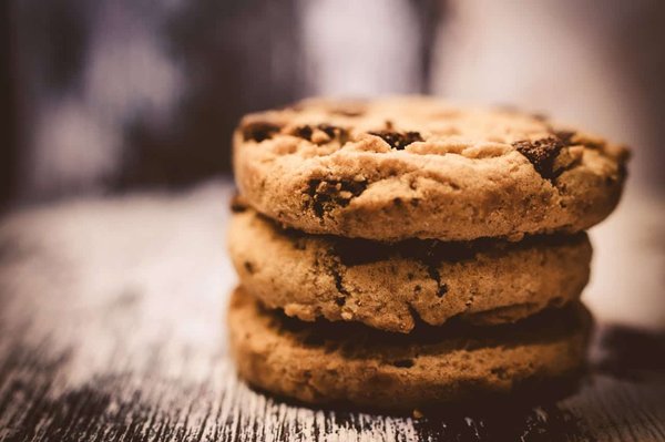 Comment faire des cookies aux trois chocolats moelleux?
